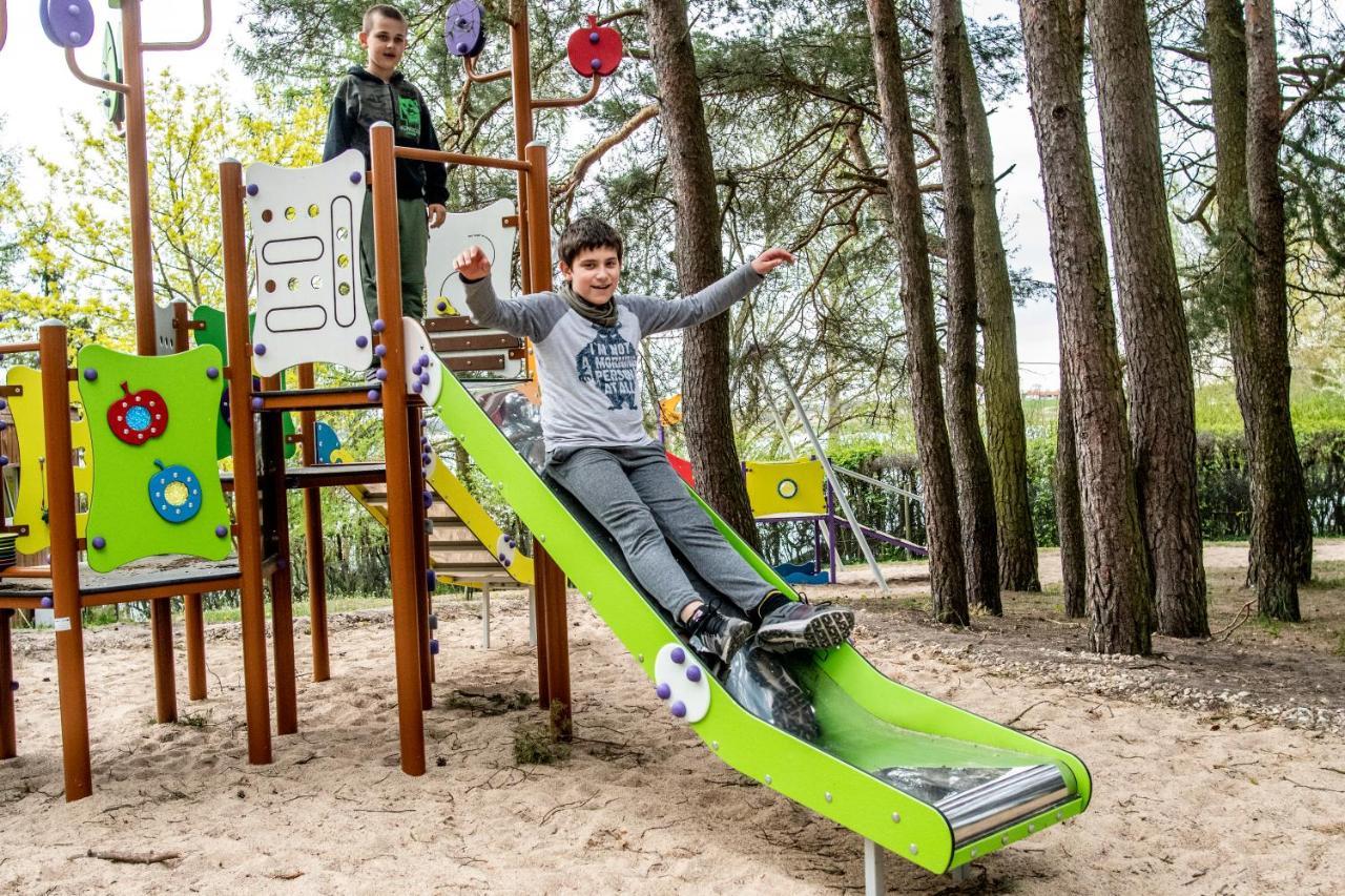 Roza Wiatrow Hotell Węgorzewo Exteriör bild